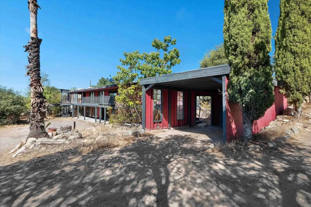 main property photo 11