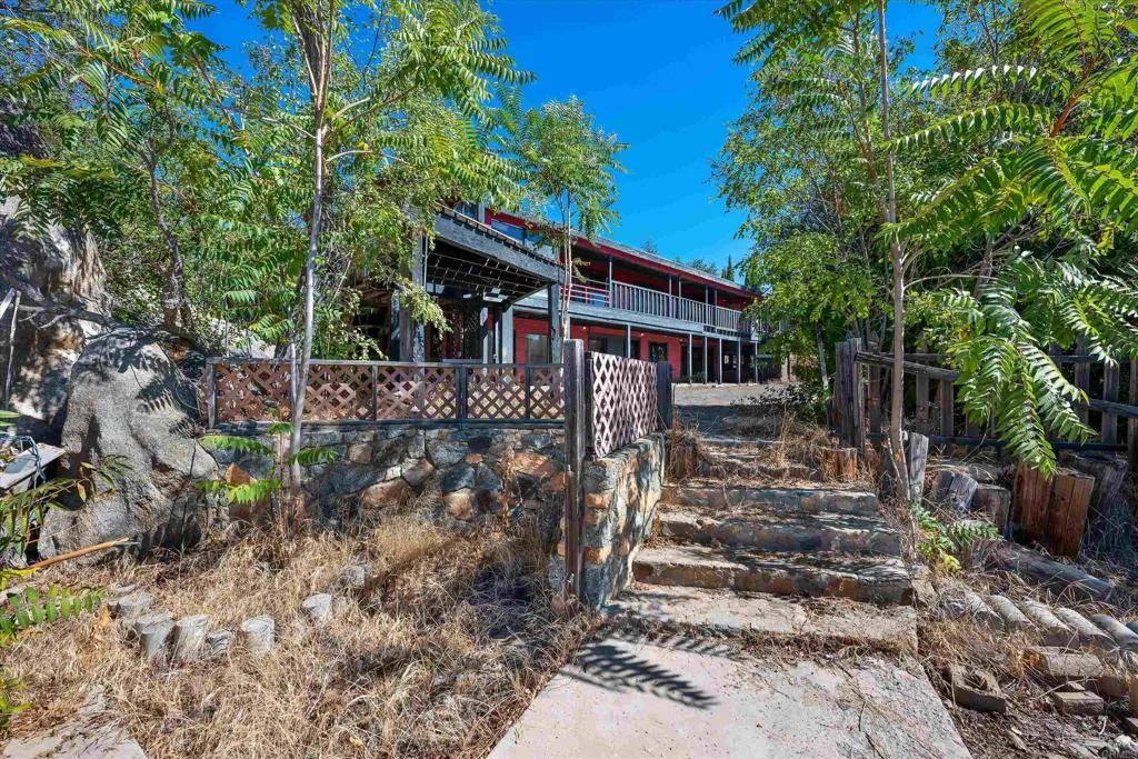 main property photo 17