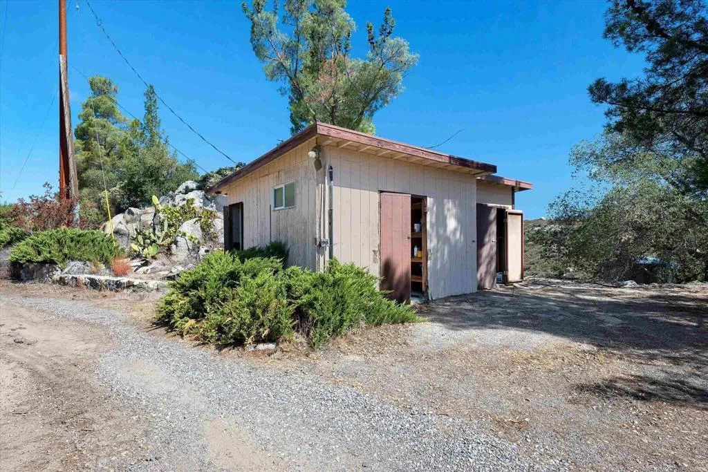 main property photo 33