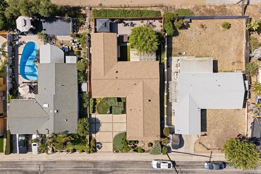 main property photo 40