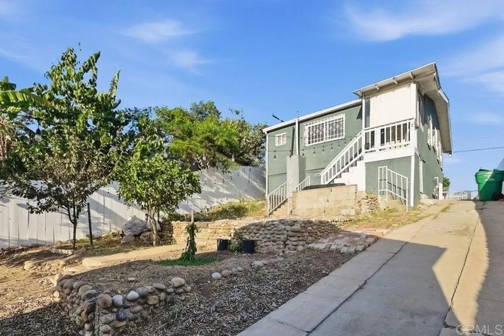 main property photo 11