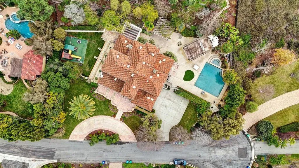 main property photo 18