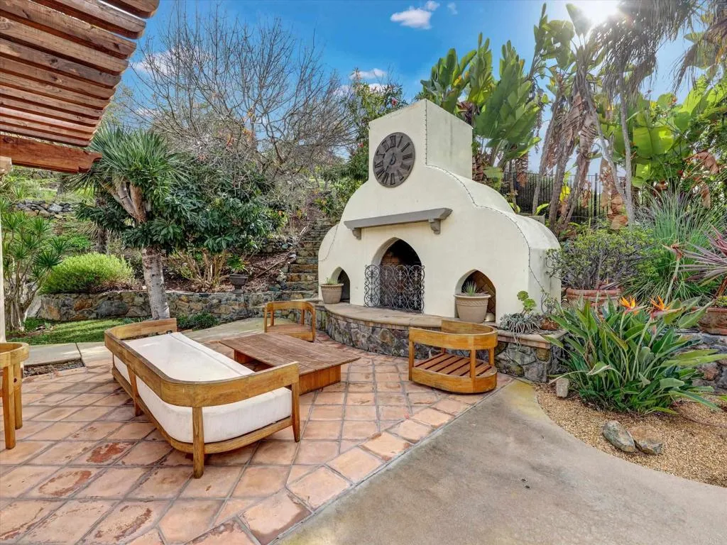 main property photo 5