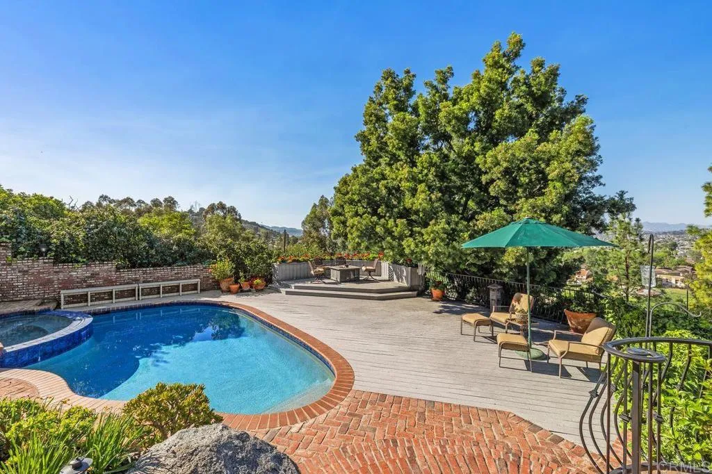 main property photo 3
