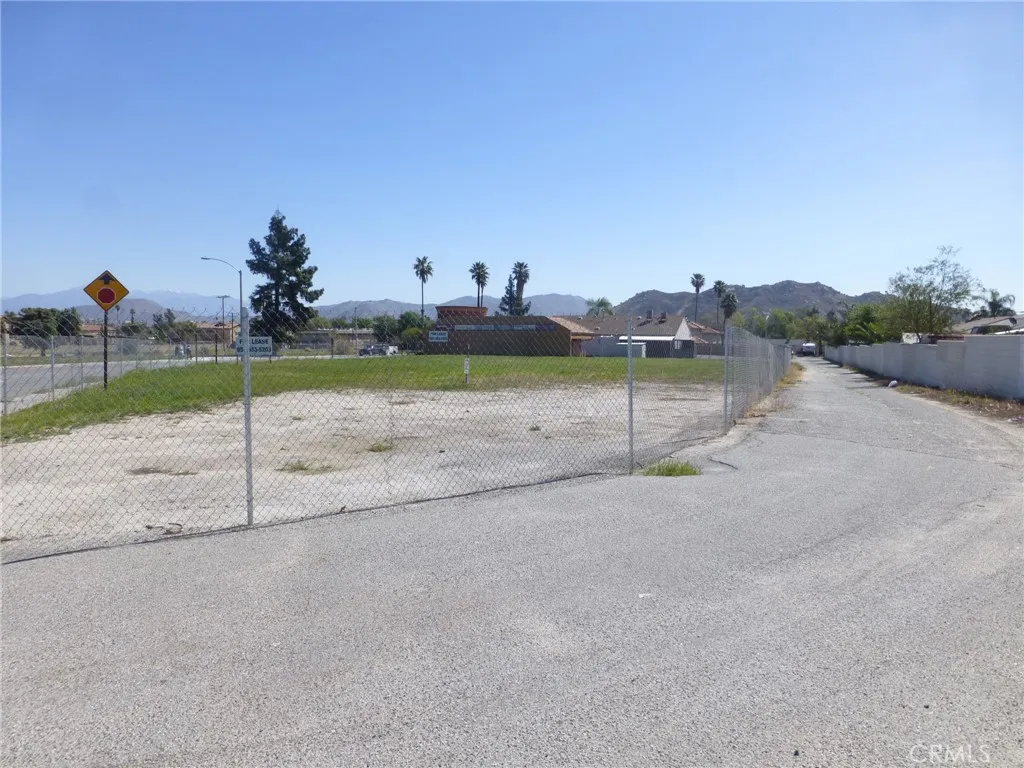 main property photo 9