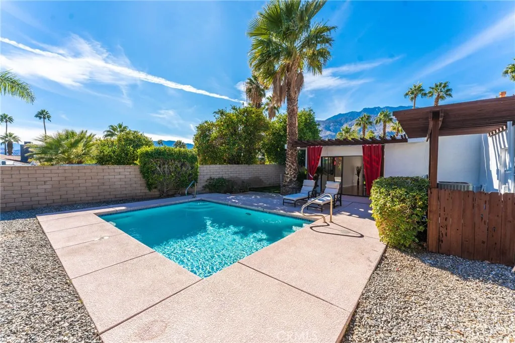 main property photo 28