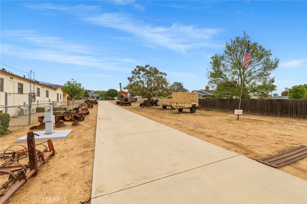 main property photo 14