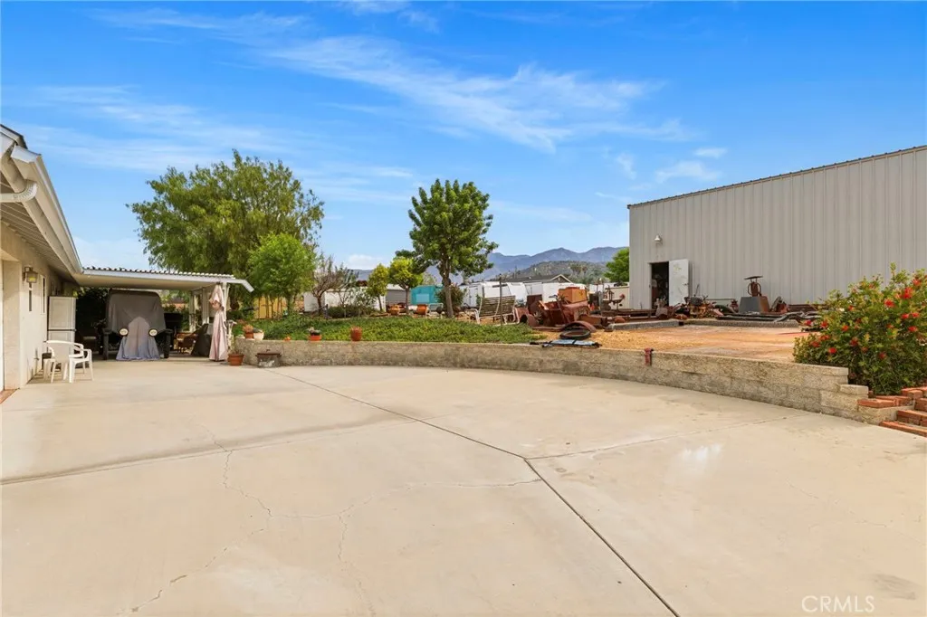 main property photo 6
