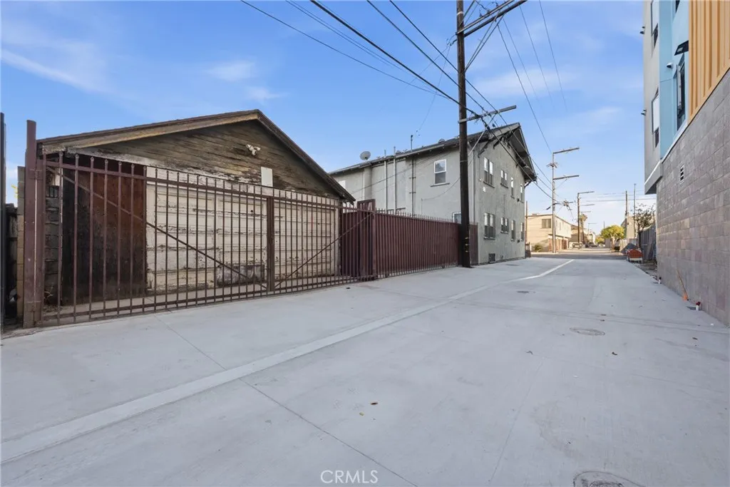 main property photo 33