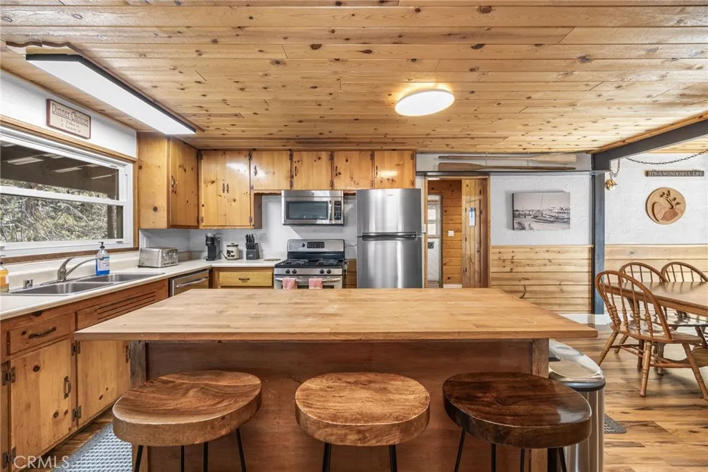 main property photo 8