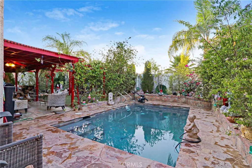 main property photo 30