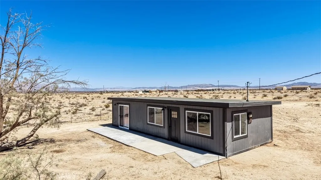 main property photo 12