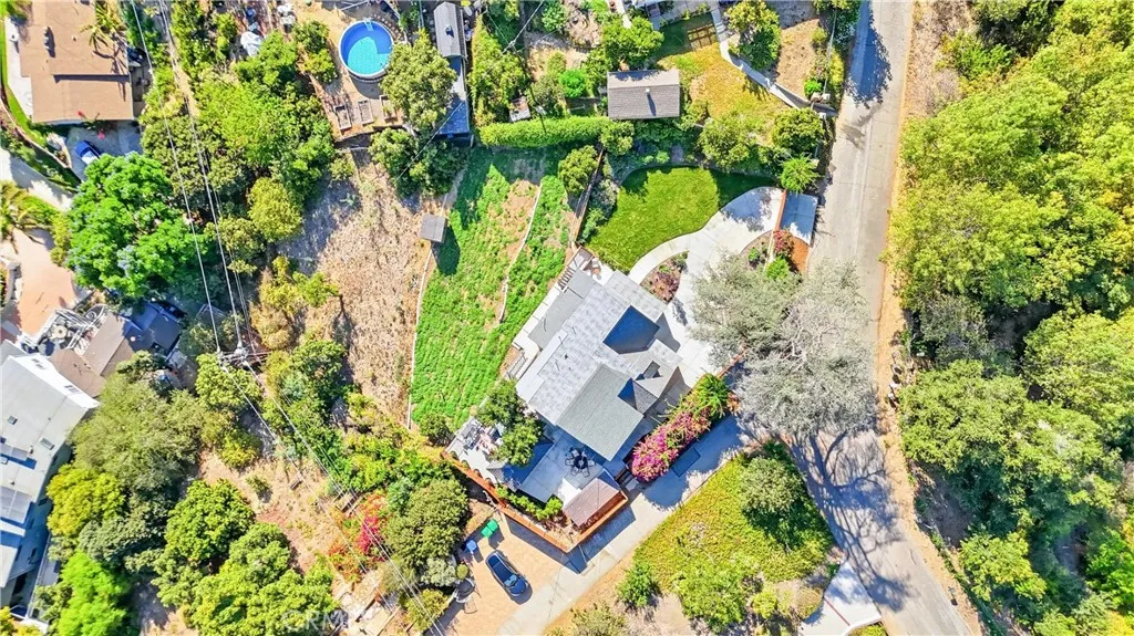 main property photo 40