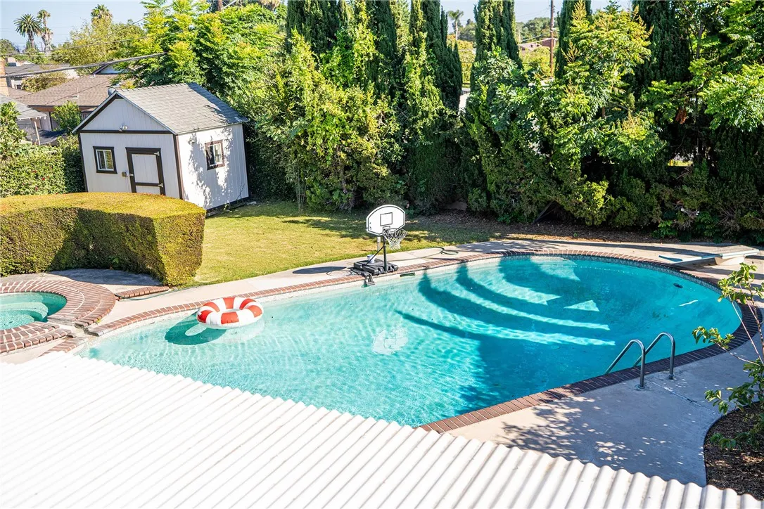 main property photo 30