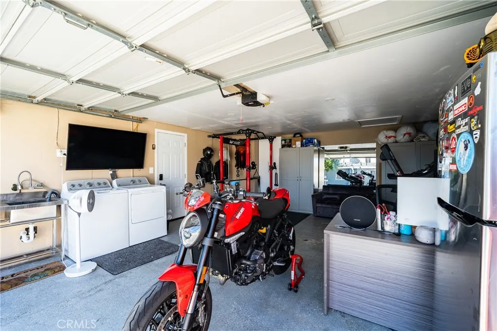 main property photo 28