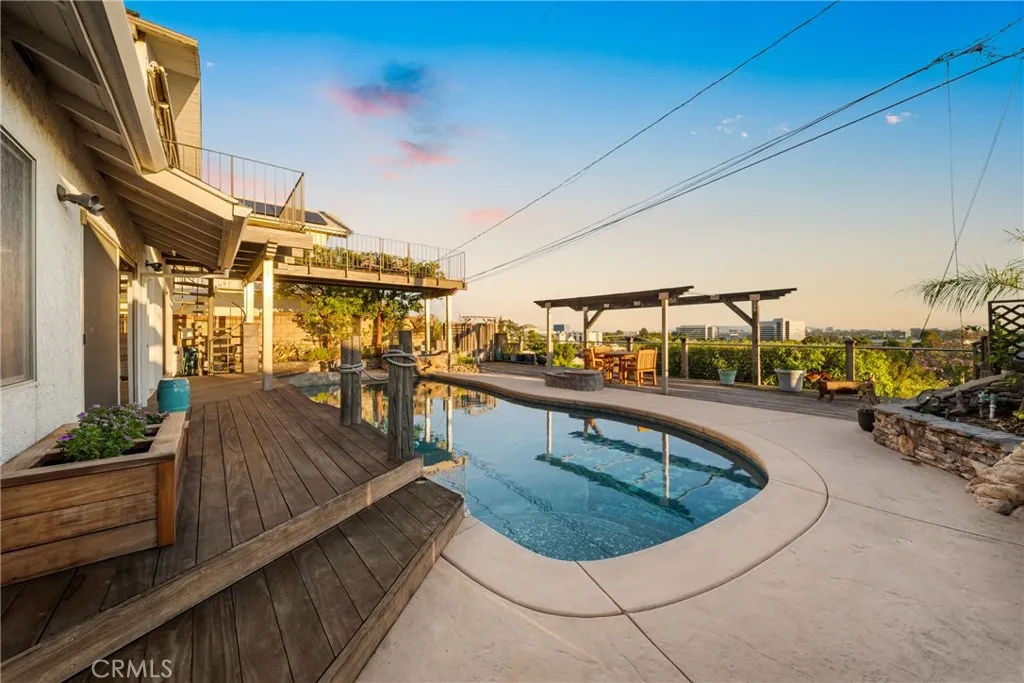main property photo 34