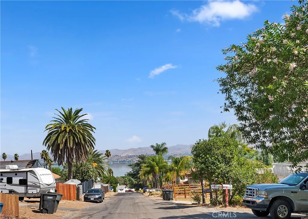 main property photo 13