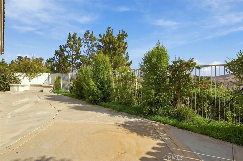 main property photo 40