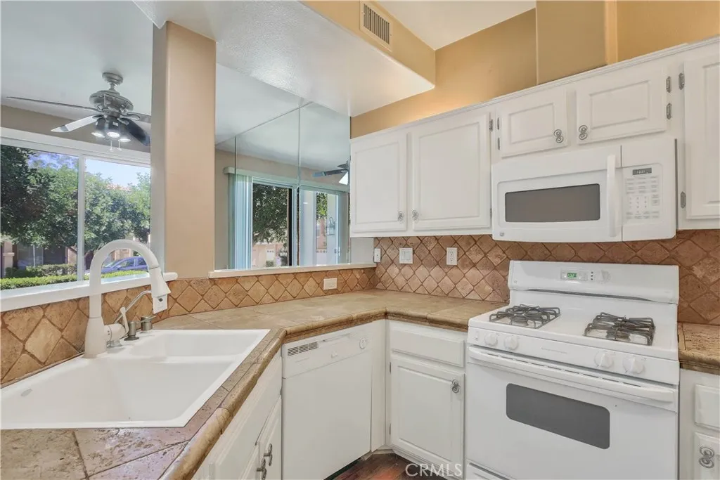 property viewer photo 6