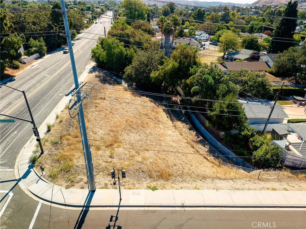 main property photo 17