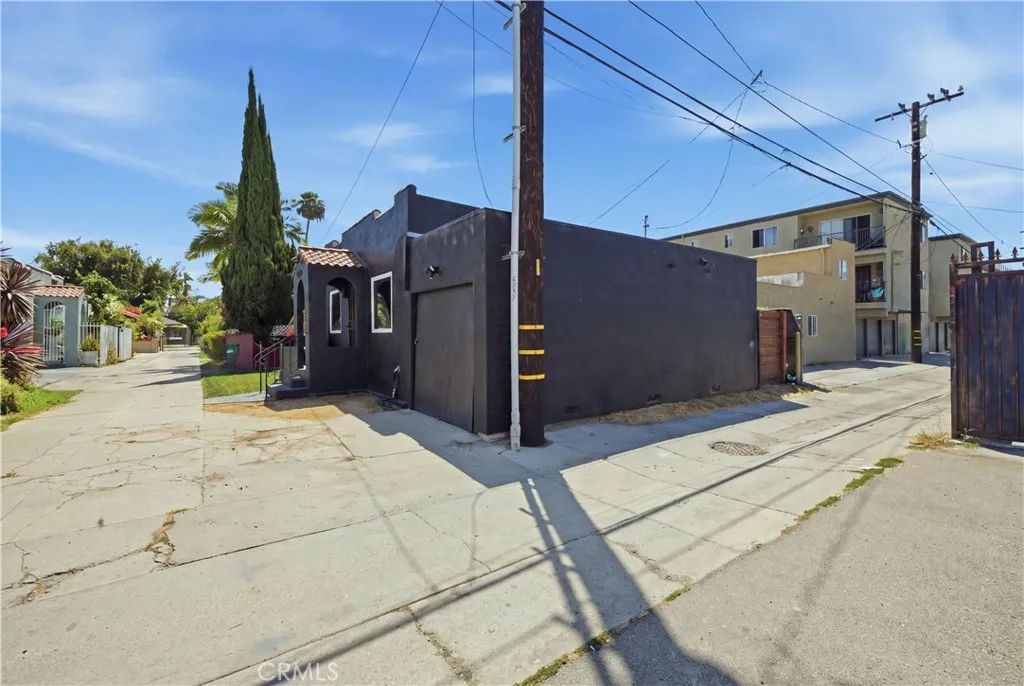 main property photo 32