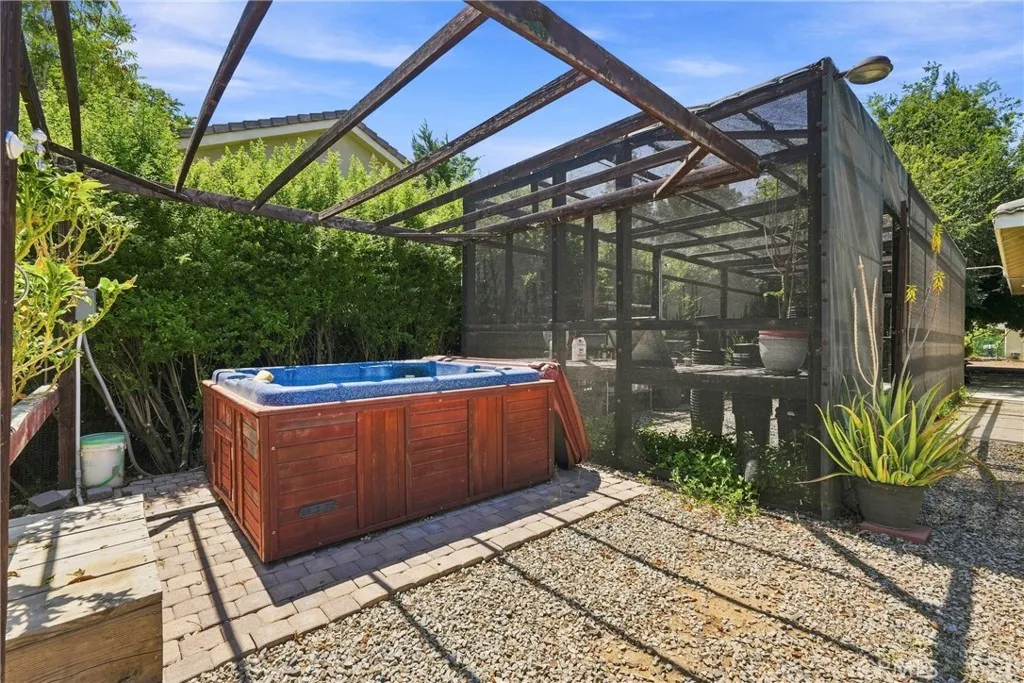 main property photo 40