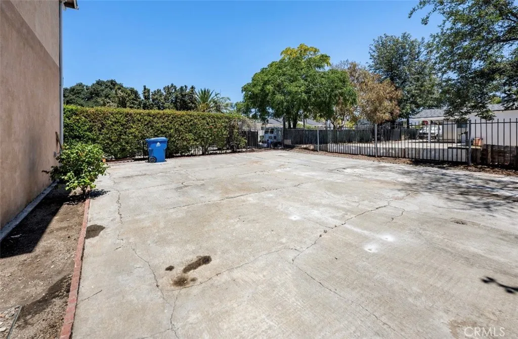 main property photo 14
