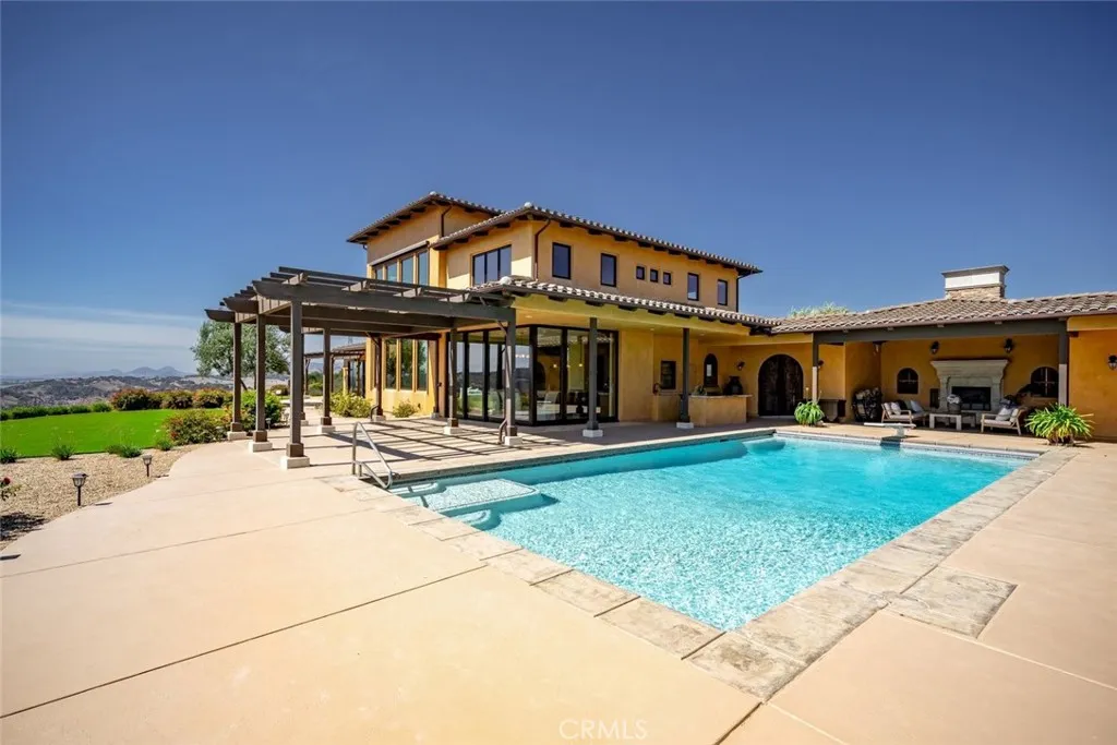 main property photo 16