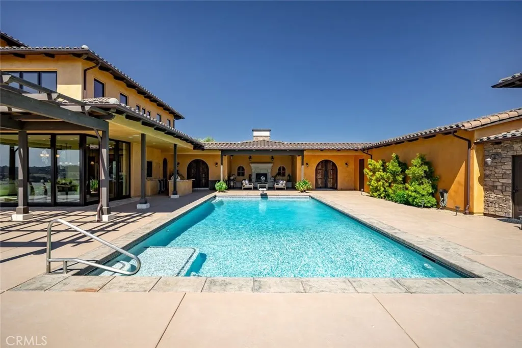 main property photo 18