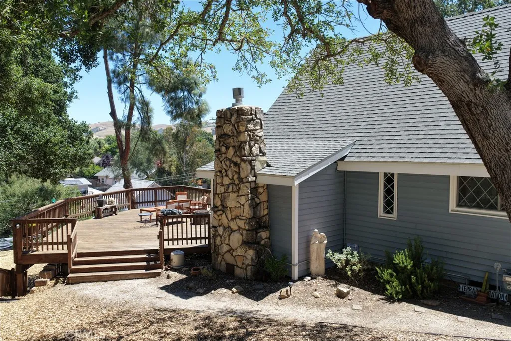 main property photo 28