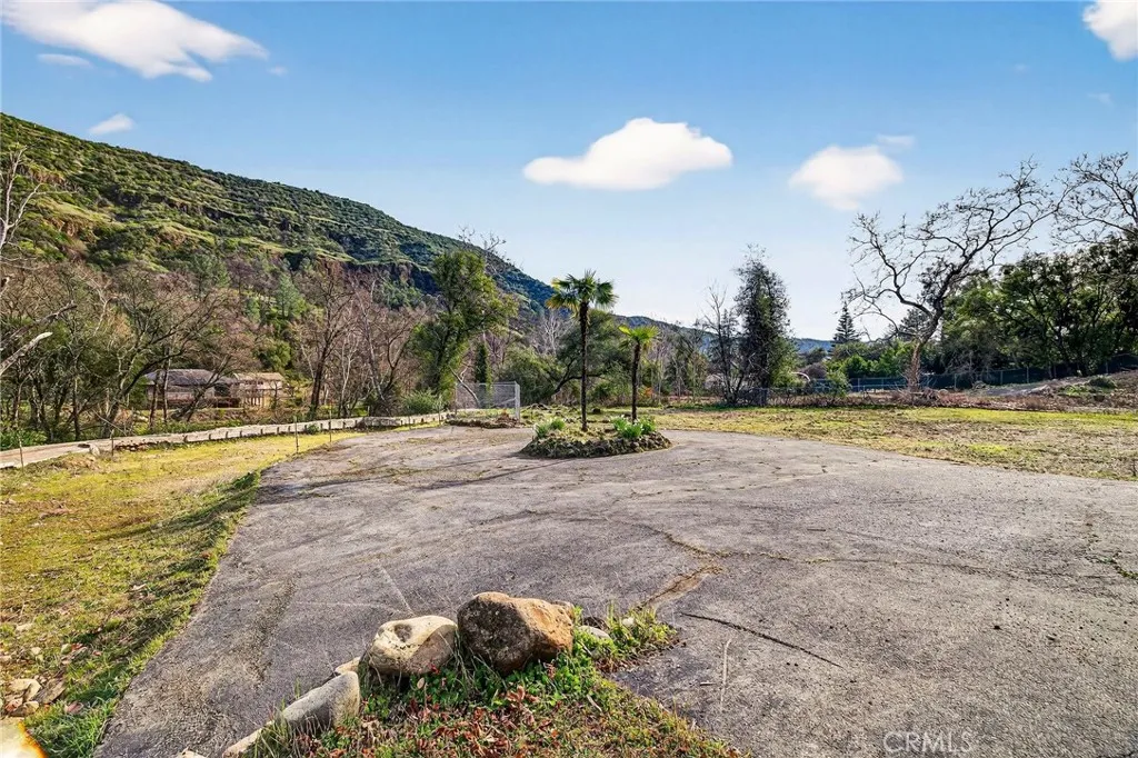 main property photo 10