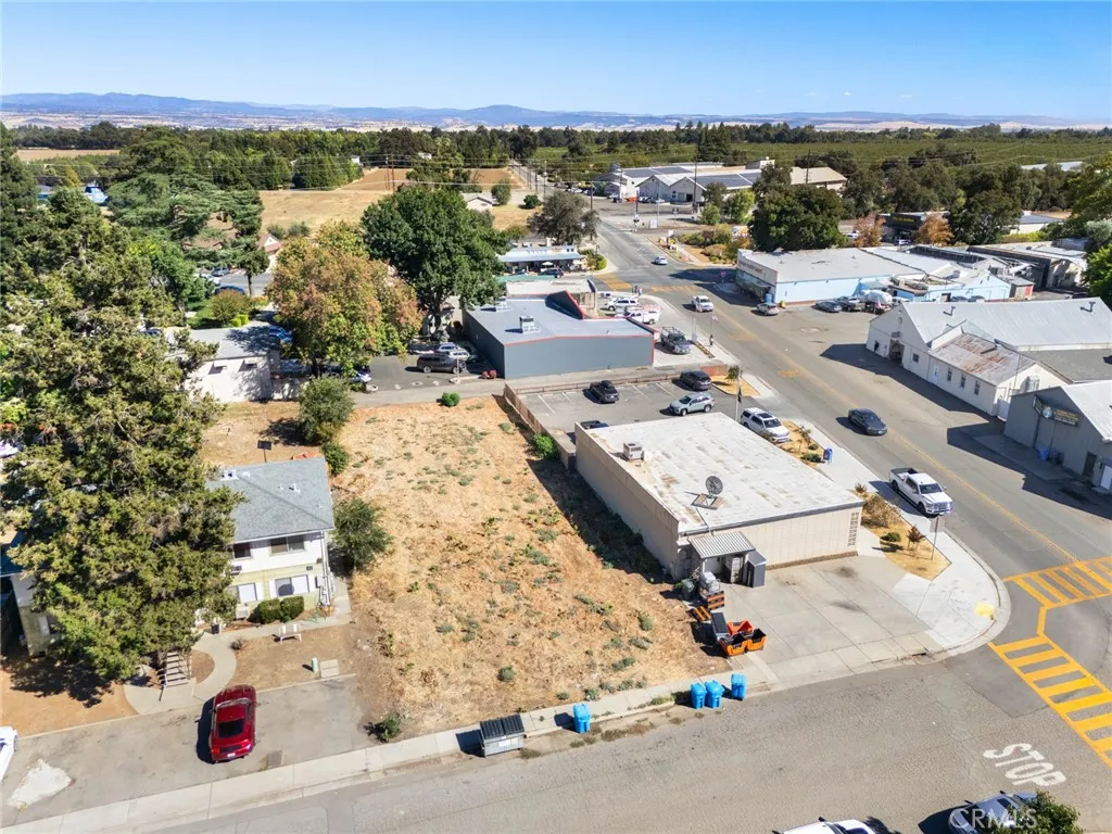 main property photo 11