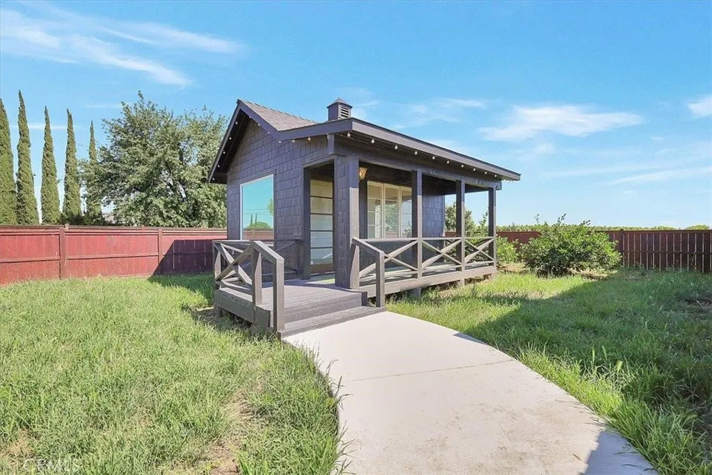 main property photo 28