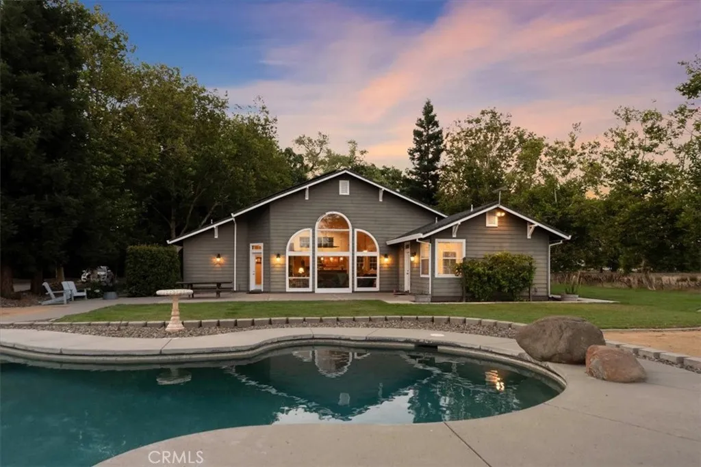 main property photo 9