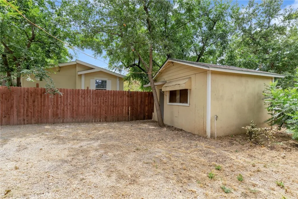main property photo 28