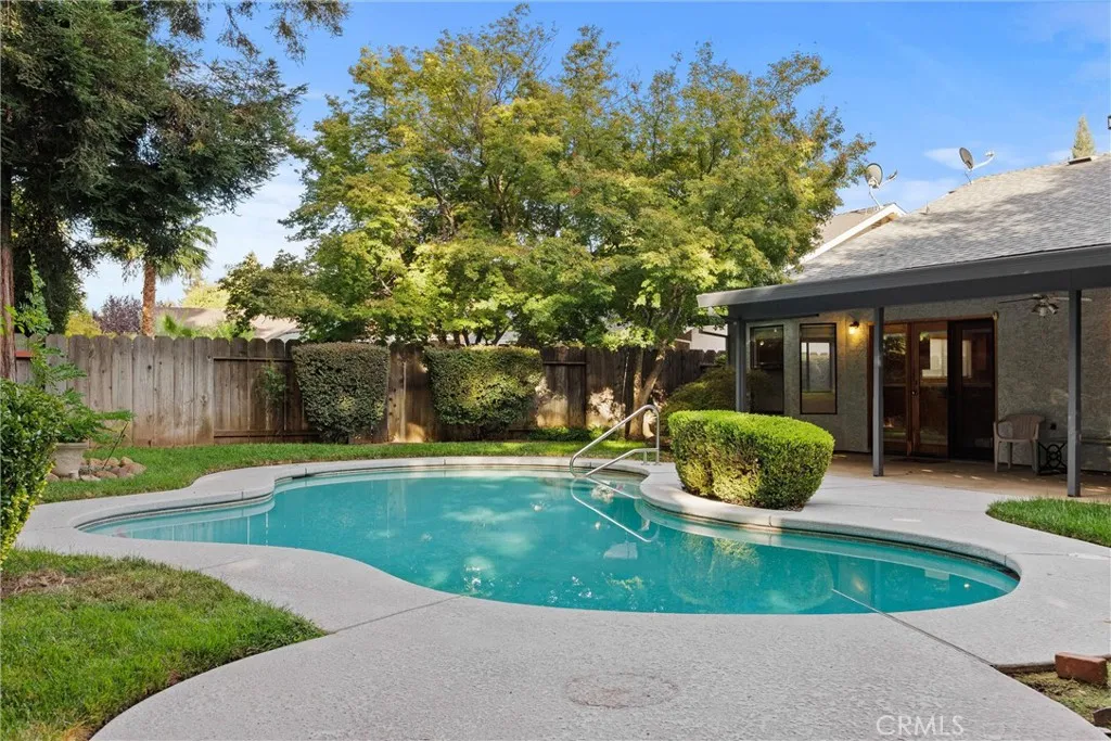 main property photo 40