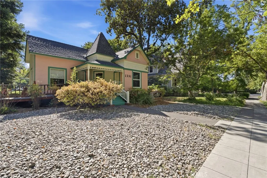 main property photo 30
