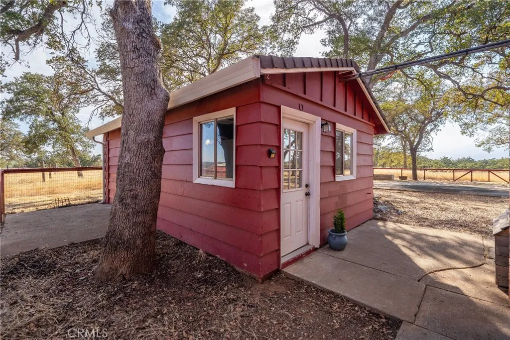 main property photo 40