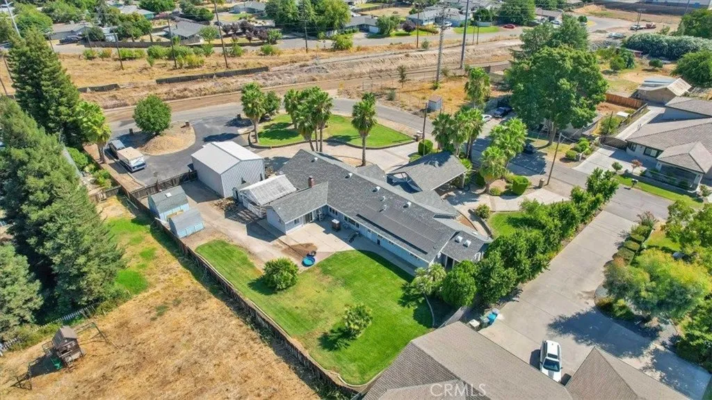 main property photo 28
