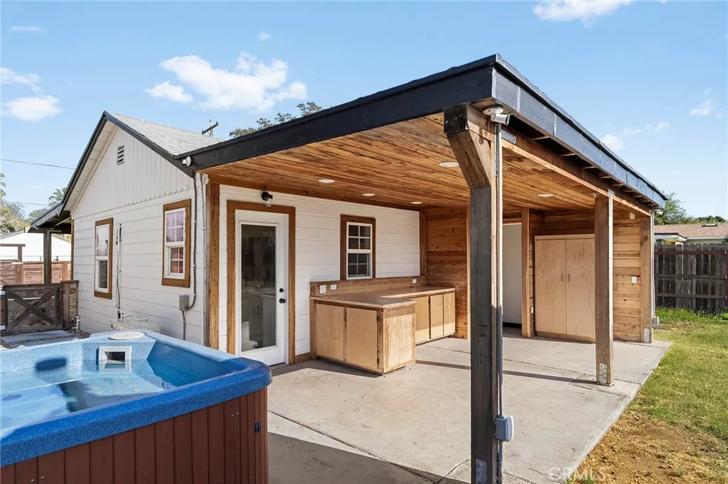 main property photo 18