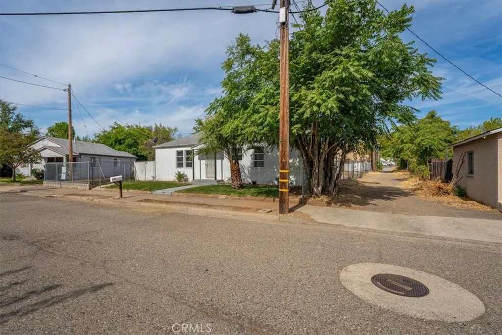 main property photo 28