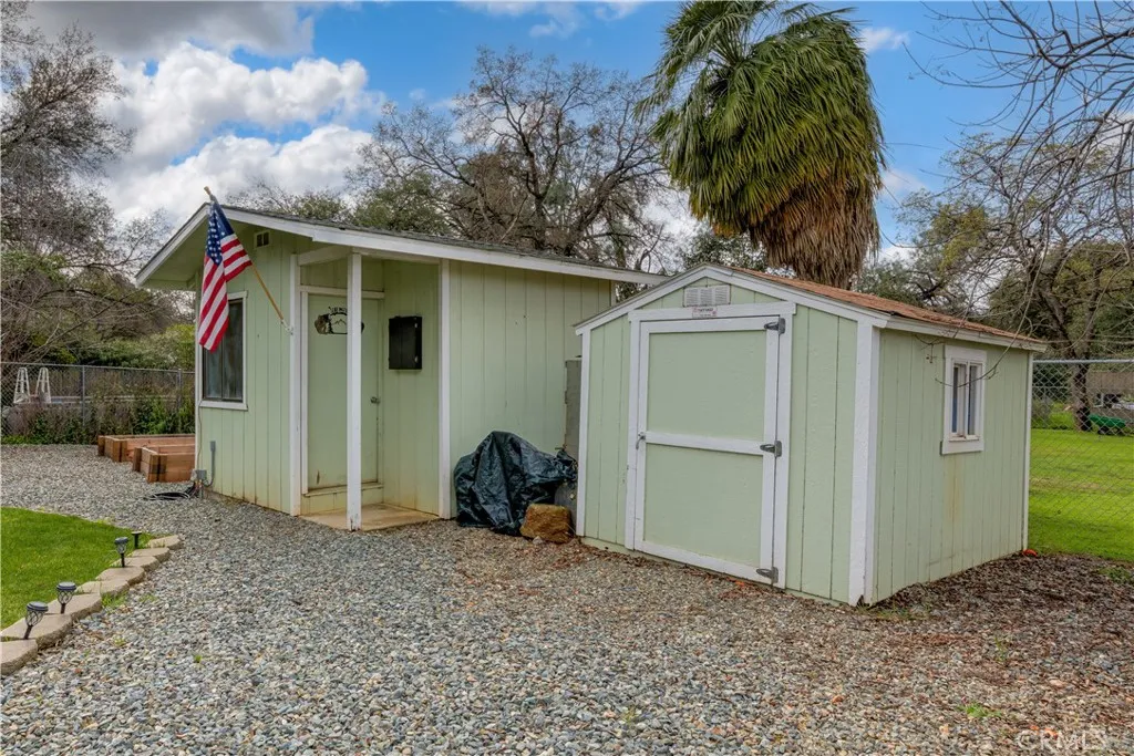 main property photo 28