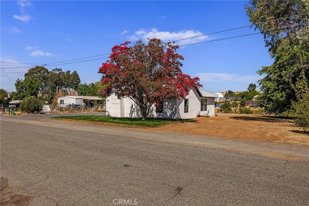main property photo 28