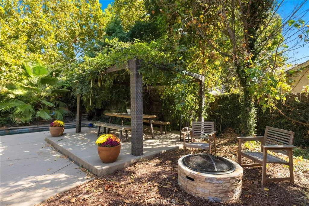 main property photo 28