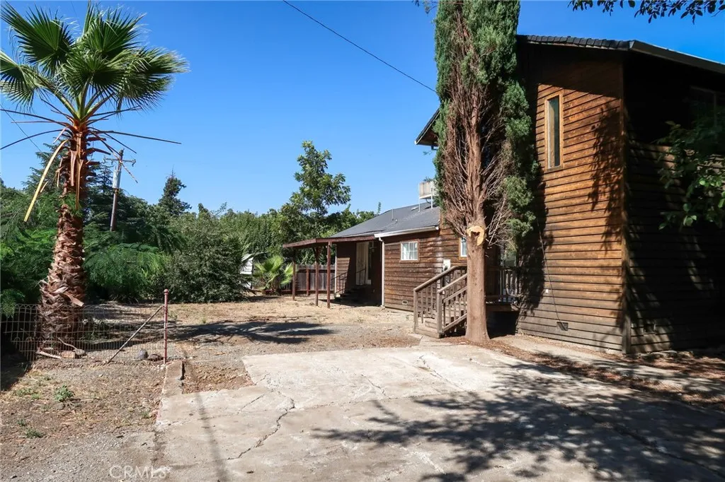 main property photo 28