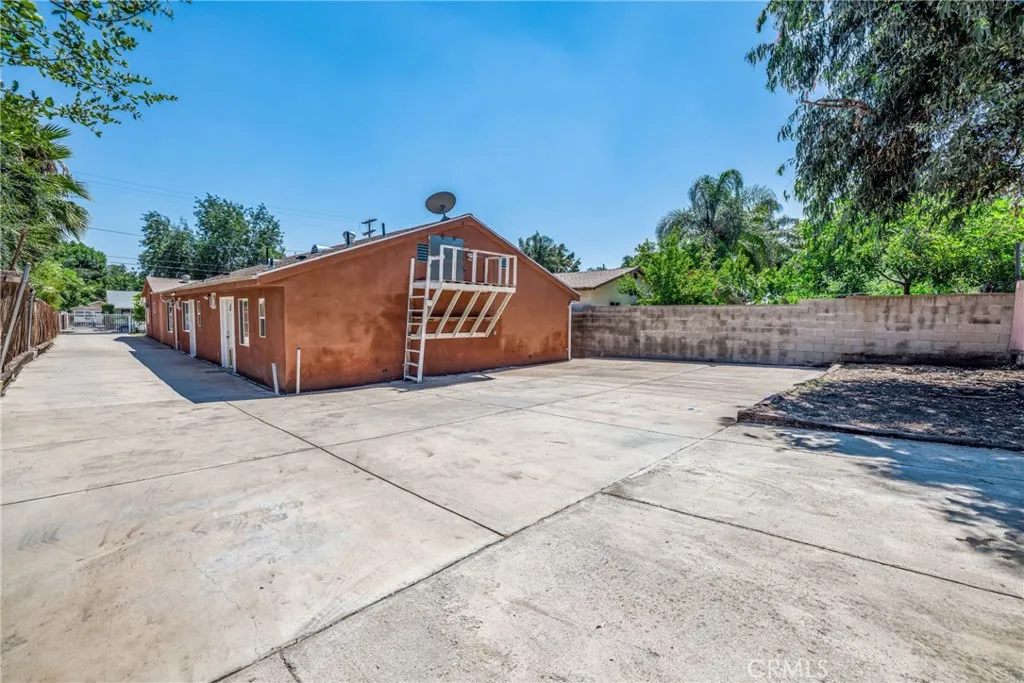 main property photo 41