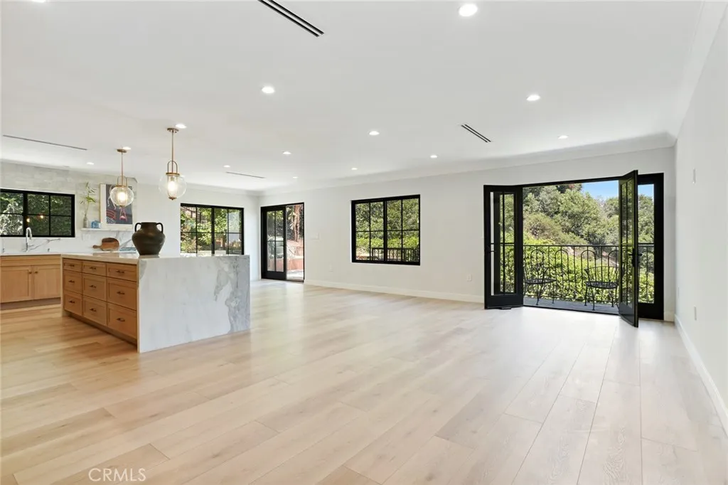 property viewer photo 13
