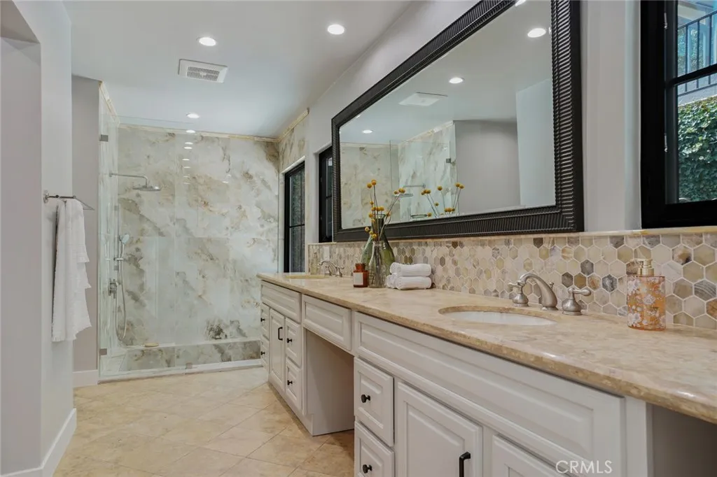 property viewer photo 24