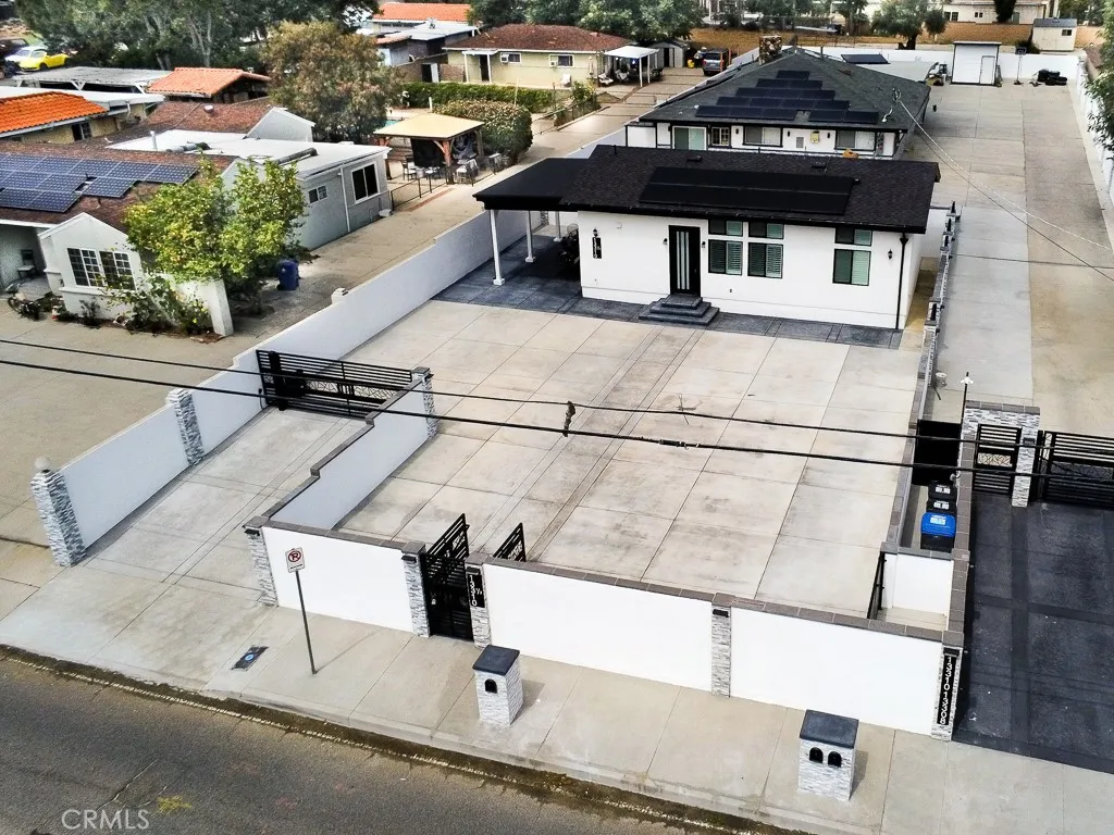 main property photo 11