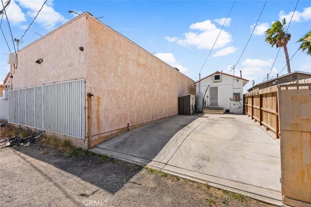 main property photo 30